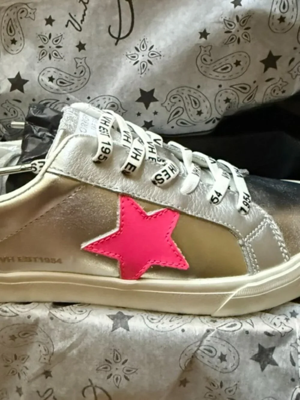 Vintage Havana Grande Womens Size 6 Silver and Pink Star Athletic Sneakers NWT
